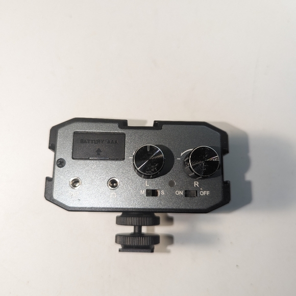 comica cvm-ax1 3.5mm Dual Groups Audio Mixer - Picture 2 of 2